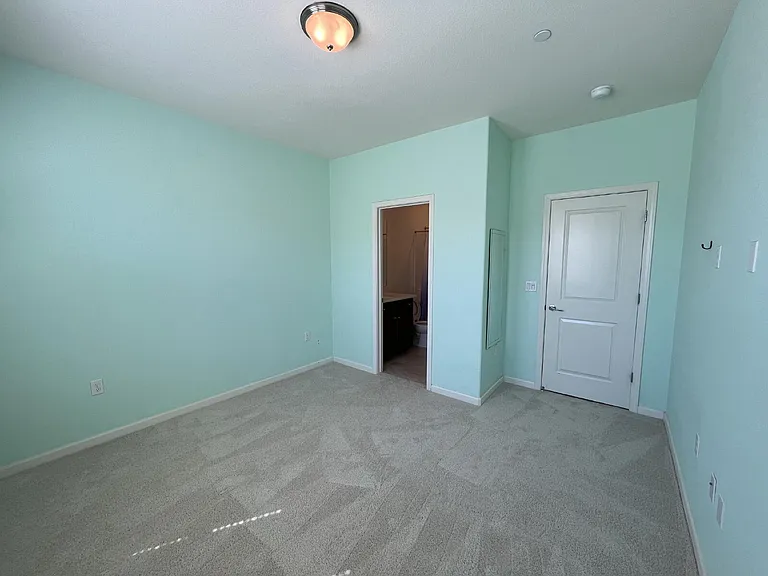 2762 Ferrara Cir — Photo 37