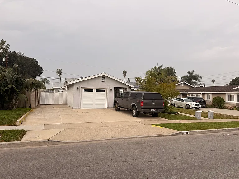2235 Meyer Pl #B — Photo 12