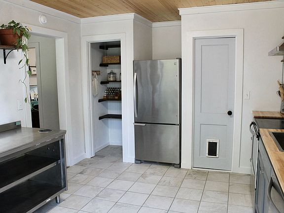 5th image of 1816 W 9th Ave