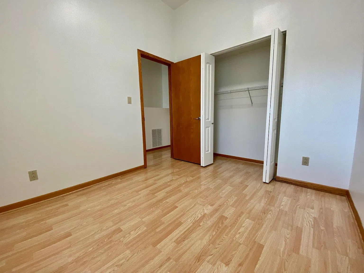2 bed, 900 sqft, $1,590 — Photo 3