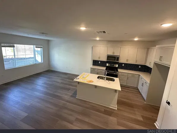 35161 Rangpur Ln, Fallbrook, CA 92028