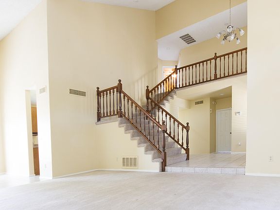 4th image of 831 E Stanford Ave
