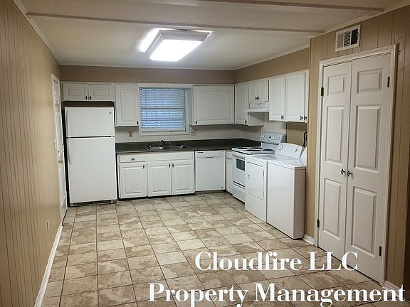 3rd image of 218 James Cir
