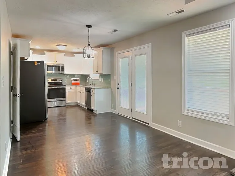 685 Ellie Nat Dr — Photo 3