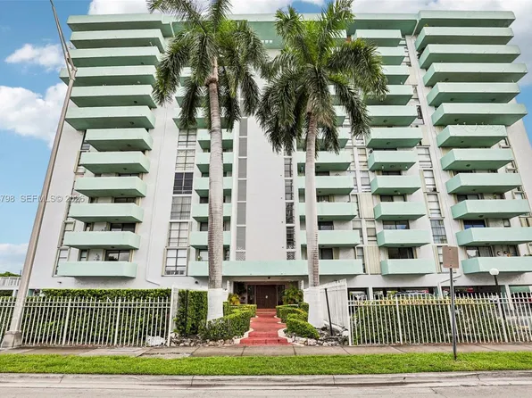 1825 W 44th Pl APT 208, Hialeah, FL 33012