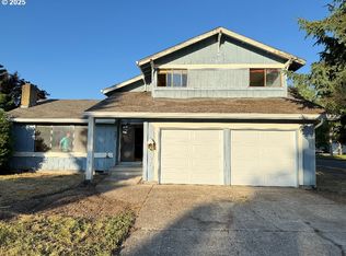 587 71st St, Springfield, OR 97478