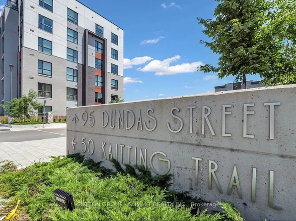95 Dundas St W #110, Oakville, ON L6M 4L9