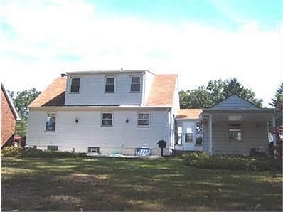 3rd image of 940 Birch Hill Dr