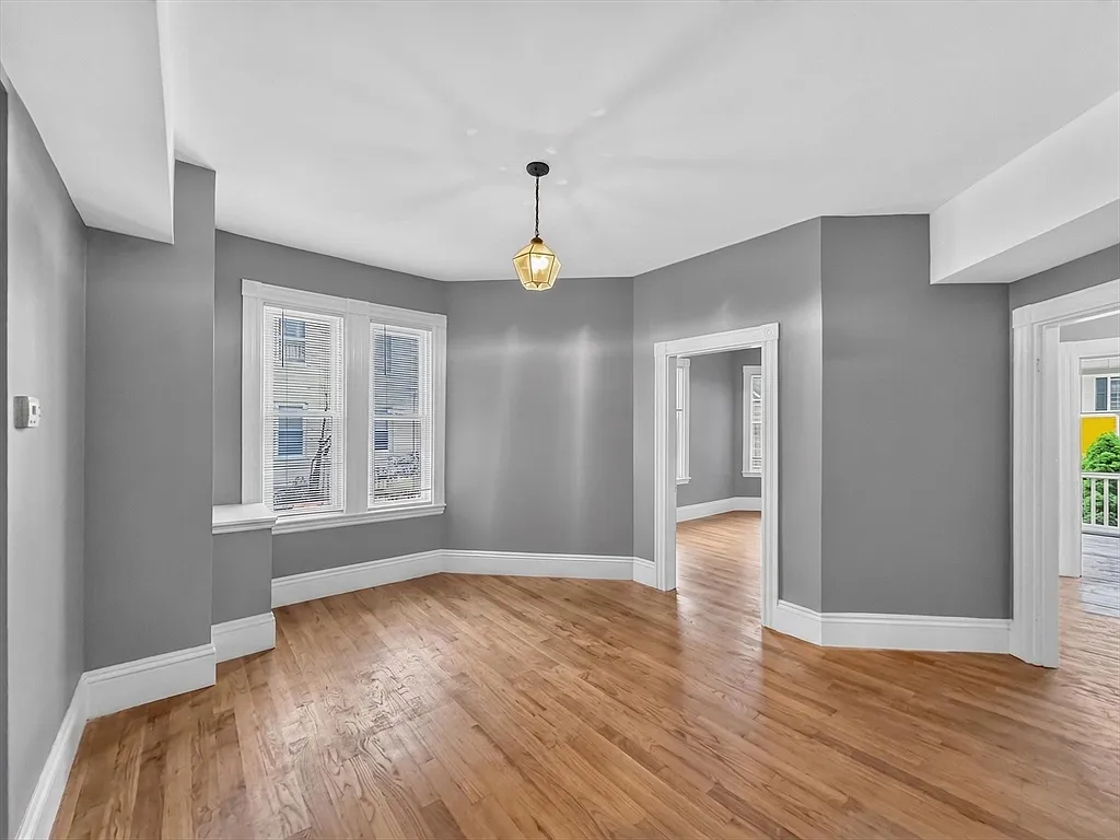 5 bed, 2.5 bath, 1700 sqft, $4,000 — Photo 4