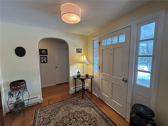 2nd image of 862 Fassett Rd