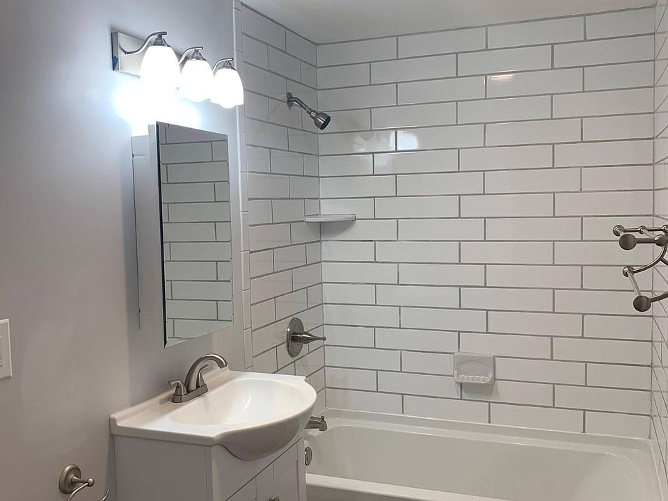 1st image of 1310 Oak St #1