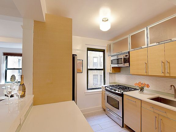 5th image of 65 W 95th St APT 5G