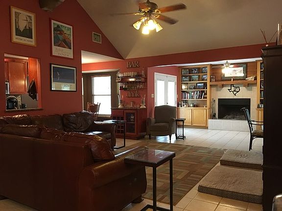 4th image of 1010 Hickory Ave