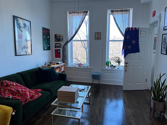 5th image of 1047 N California Ave
