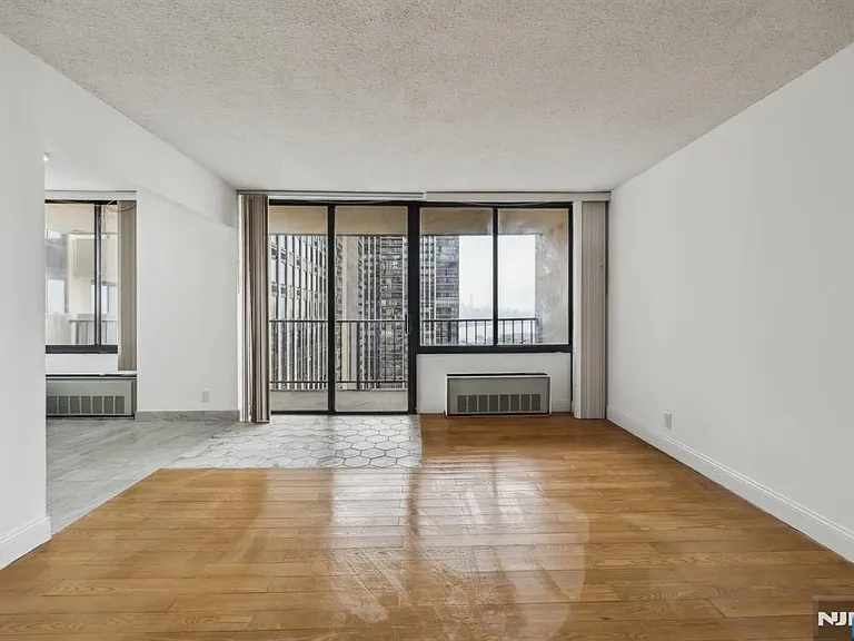 300 Winston Dr #2020 — Photo 3