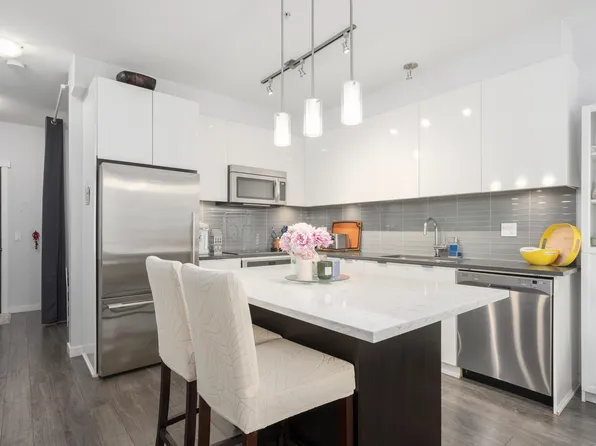 2665 Mountain Hwy #417, North Vancouver, BC V7J 0A8
