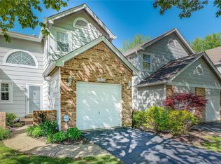 12035 Autumn Lakes Dr, Maryland Heights, MO 63043