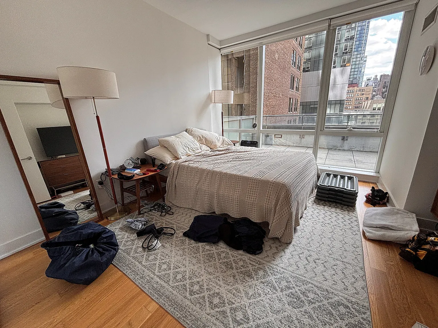 885 6th Avenue — Photo 4