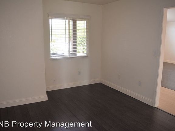 3rd image of 3051 Dorchester Way