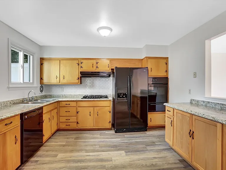 15 Stephen Rd — Photo 9