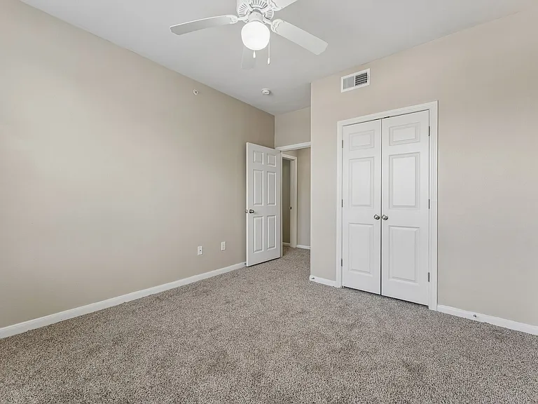 Point Royale Apartments — Photo 12