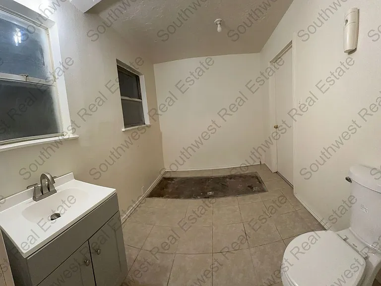 141 Texas Dr — Photo 8