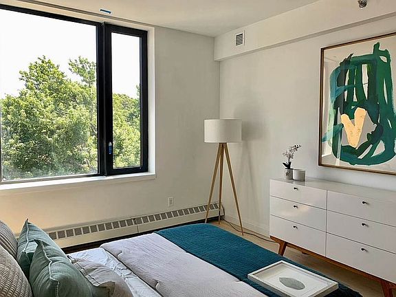 4th image of 3128 Henry Hudson Pkwy E #304