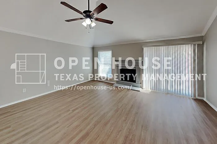 3 bed, 2.0 bath, 1955 sqft, $2,300 — Photo 3