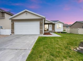 2442 E Hitching Post Dr, Eagle Mountain, UT 84005