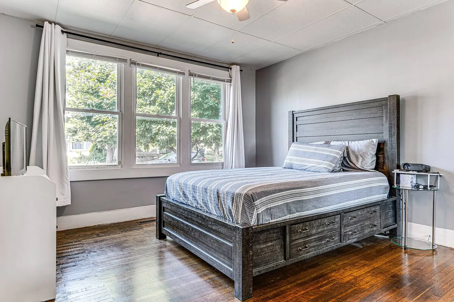 2 bed, 1.0 bath, 1679 sqft, $1,321 — Photo 3
