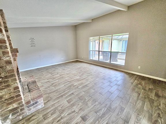 5th image of 15826 Pine Mountain Dr