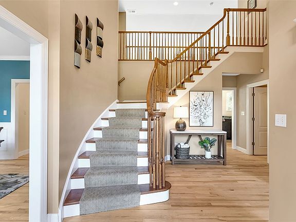 3rd image of 3906 Curlytail Ct