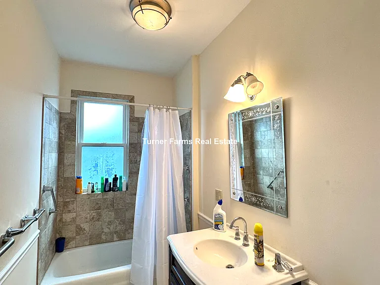 72 Roseclair St #2R — Photo 17
