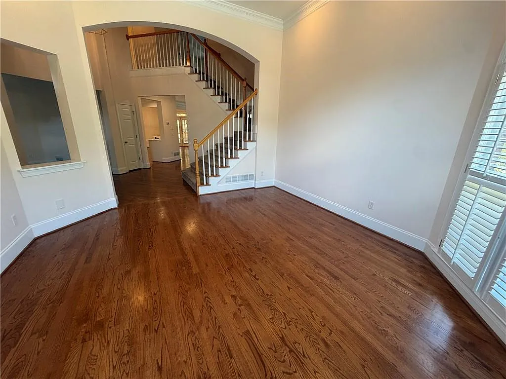 5 bed, 4.0 bath, 3600 sqft, $3,700 — Photo 2