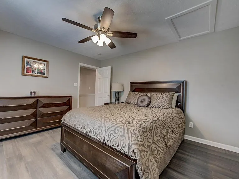 8200 Gallaher Station Dr — Photo 23