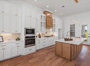 413 Chuckwagon Trl, Angleton, TX 77515