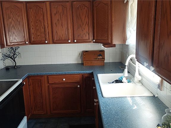 4th image of 3050 Fairview Ave