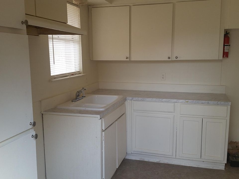 1st image of 3705 Sidney Dr