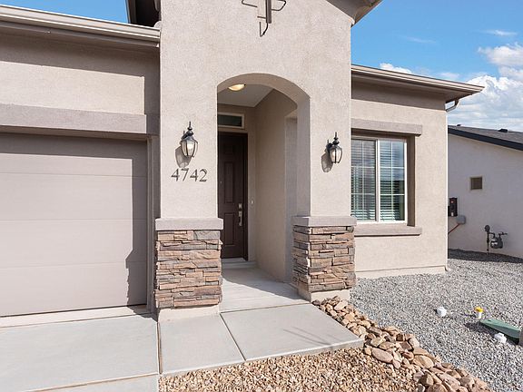 2nd image of 4742 Manzano Peak St