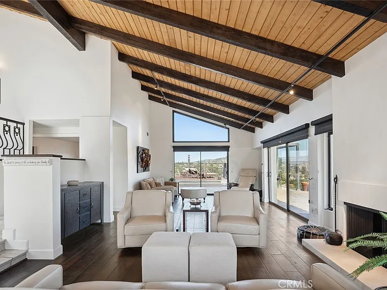 4372 Park Vicente — Photo 5