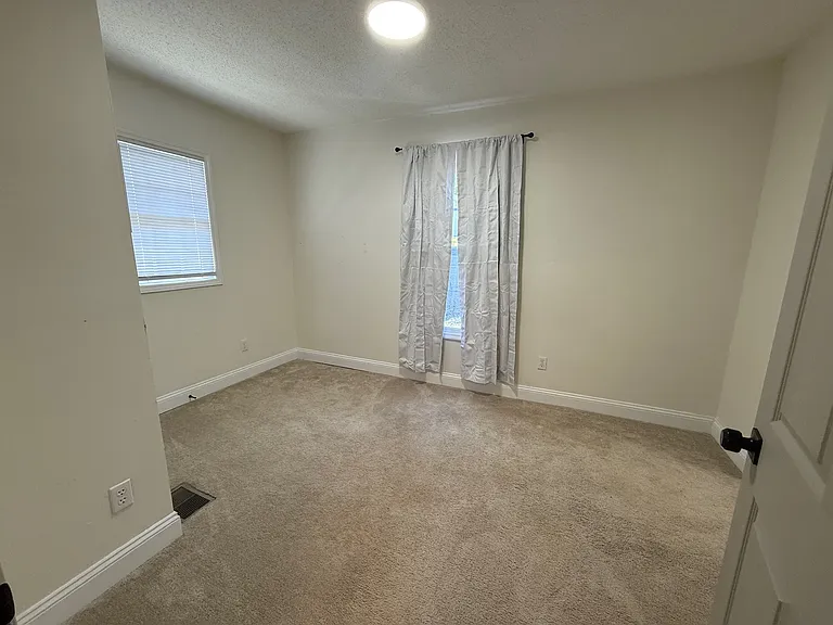 1107 Miller St — Photo 10