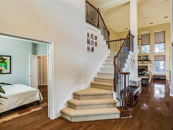 4th image of 3808 Hibbs St