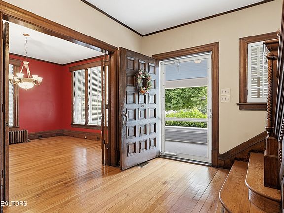 4th image of 561 Margrave Dr