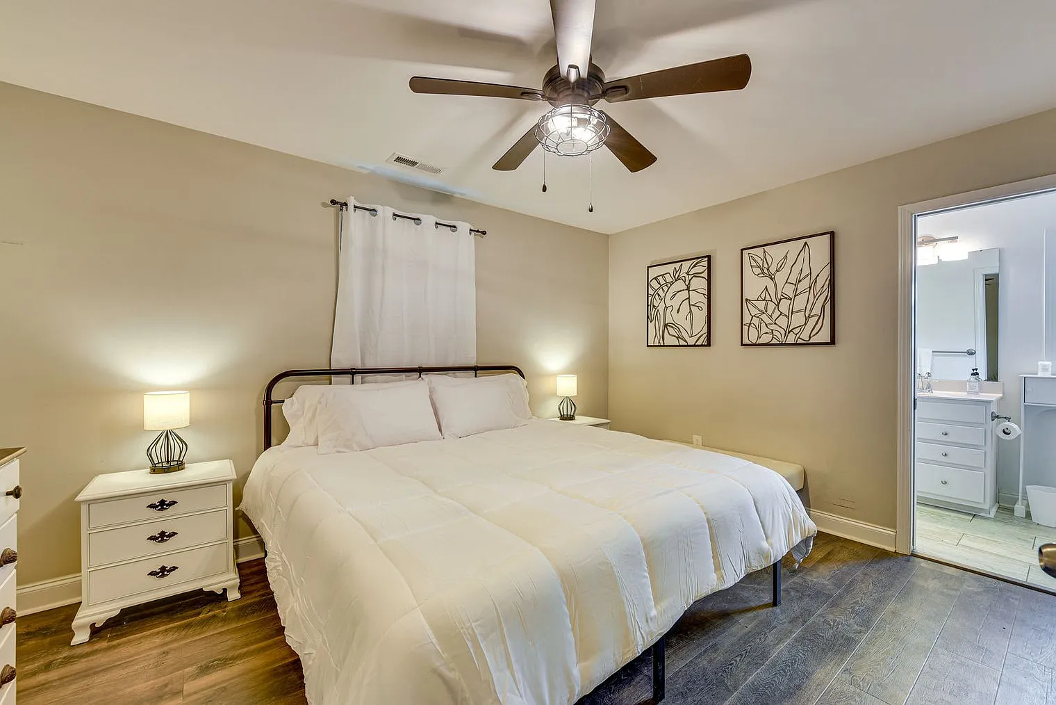 3 bed, 2.0 bath, 1442 sqft, $4,205 — Photo 3