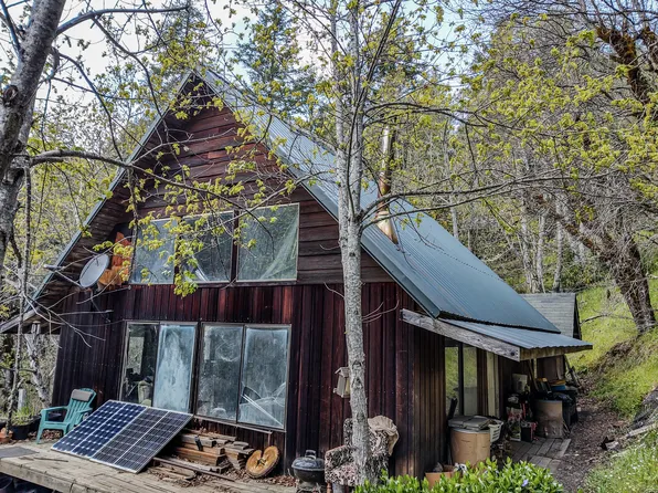 640 River Rd, Mad River, CA 95526