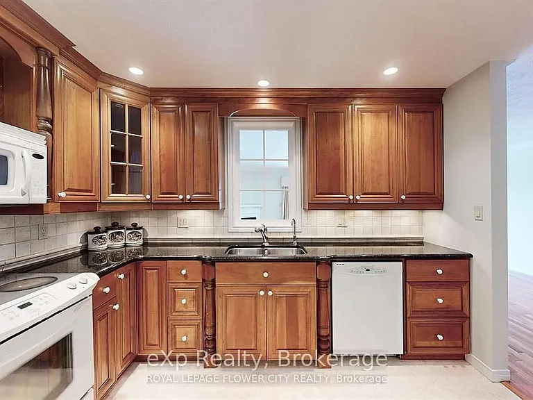 85 William St N #401 — Photo 3