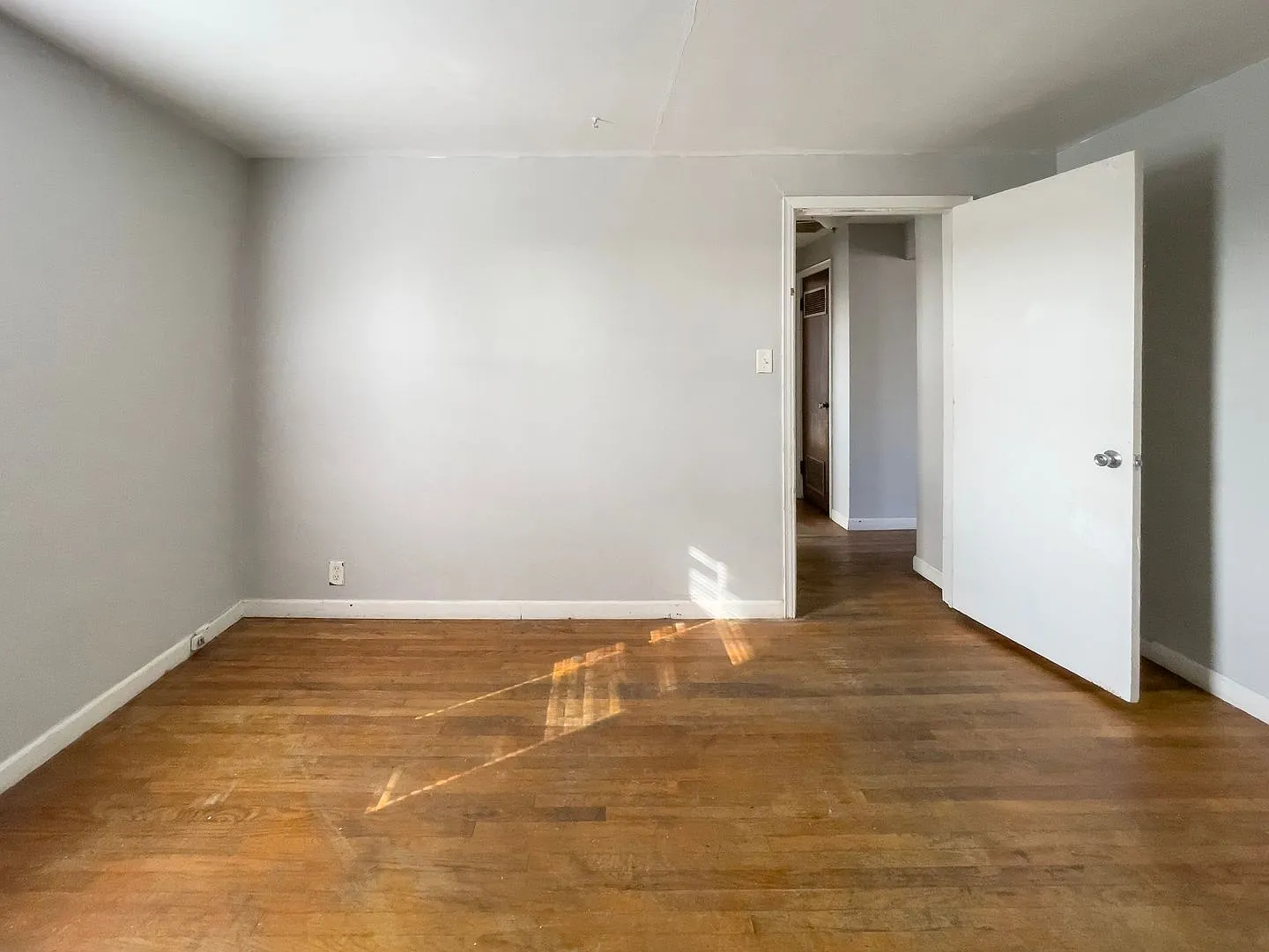 Attached Garage — Photo 2