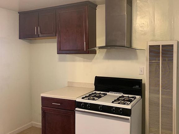 5th image of 721 Stewart St