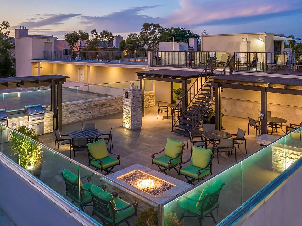 Apartments in West Los Angeles, CA Del Rio pool area with firepit