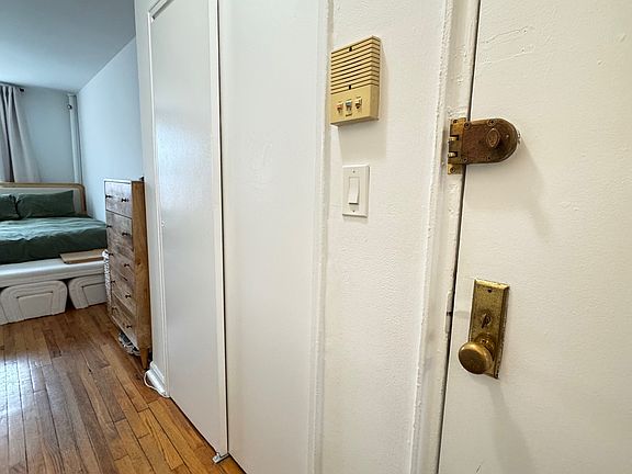 5th image of 319 W 22nd St APT 5D